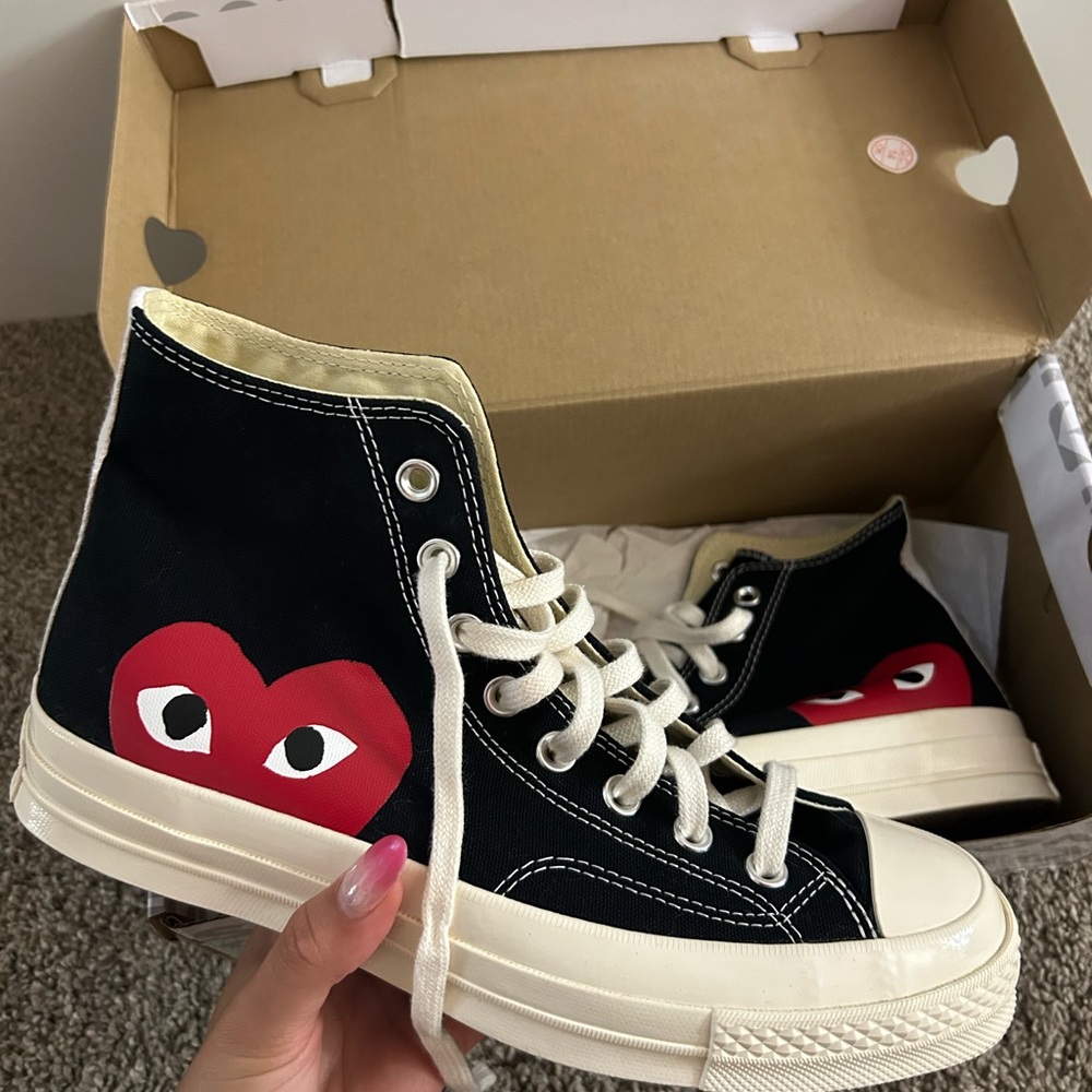 SOLD

Converse Comme des Garcons Black and White Sneakers with Red Heart